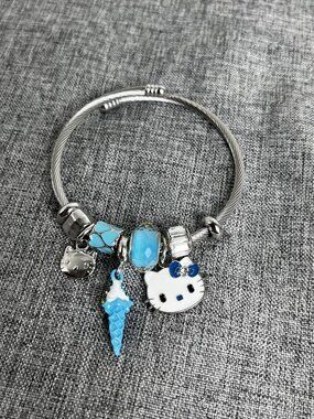 461 Blue Hello Kitty Bracelet cute